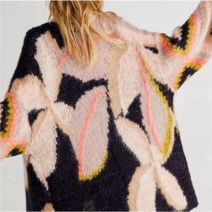 Iconic Free People Petals Sweater in Black and Pink size Extra Small